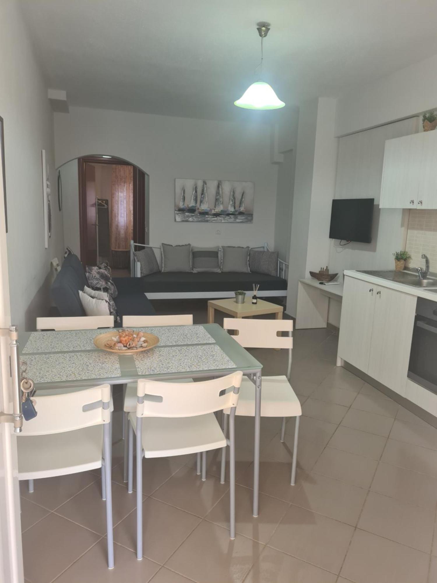 Makis Apartments Touzla โอฟรีนีออน ภายนอก รูปภาพ